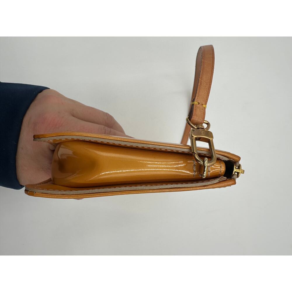Louis Vuitton Verni Pochette - Picture 7 of 16